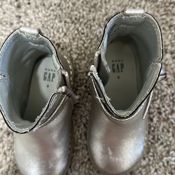 Gap silver boots 6c - Picture 3 of 3